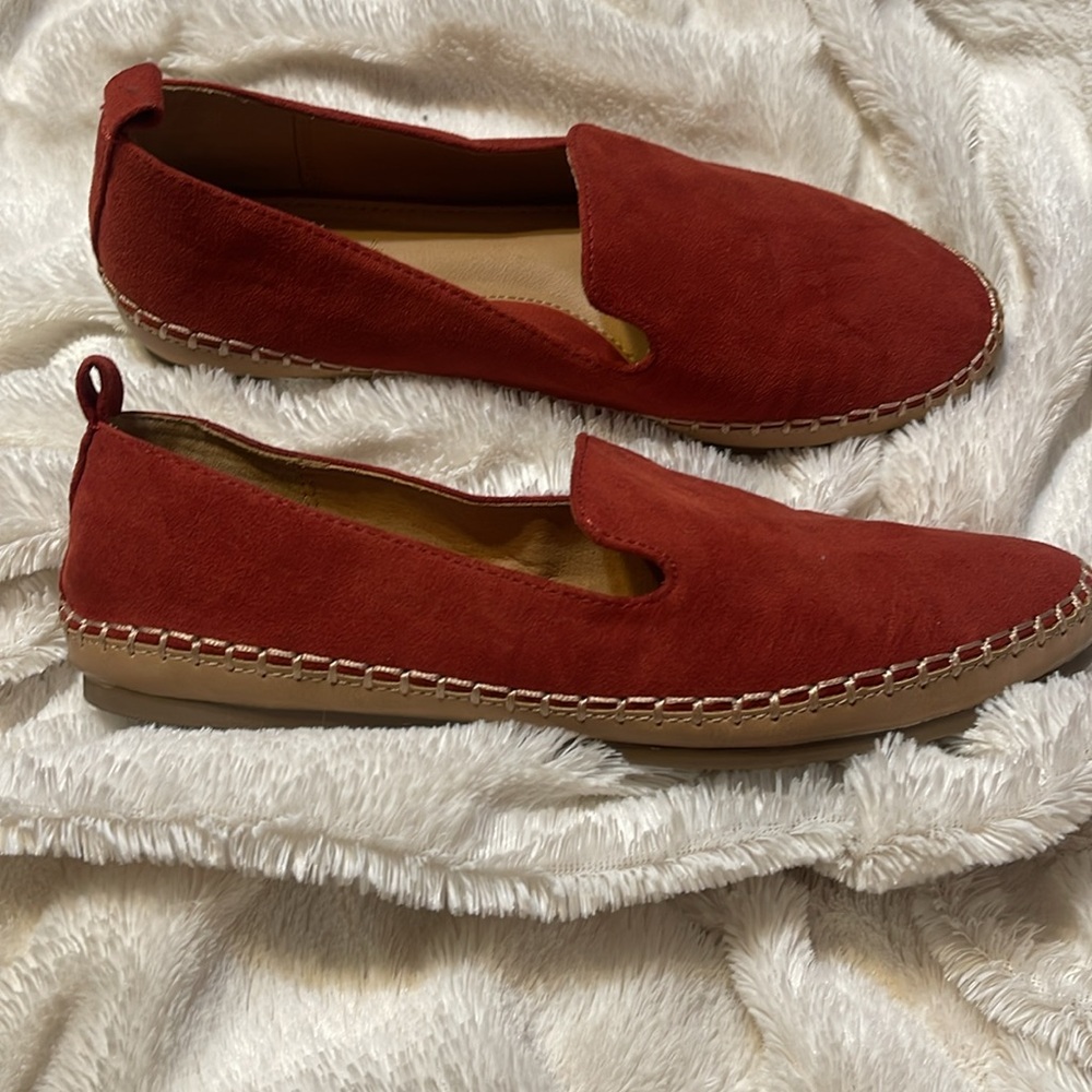 Perfect π flats for fall π - Picture 2 of 4